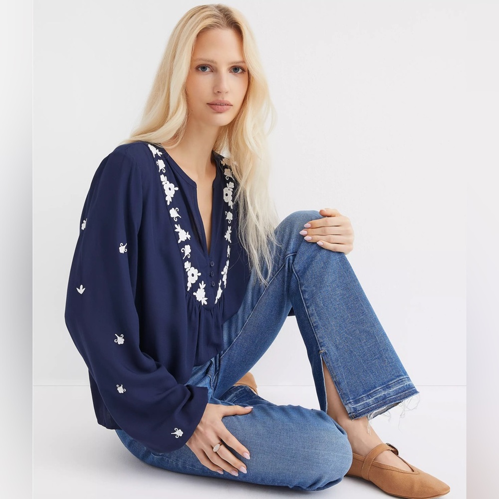 Brand New Loft Women’s Floral Navy Blue Embroidered Bib Blouse, Size Small, NWT